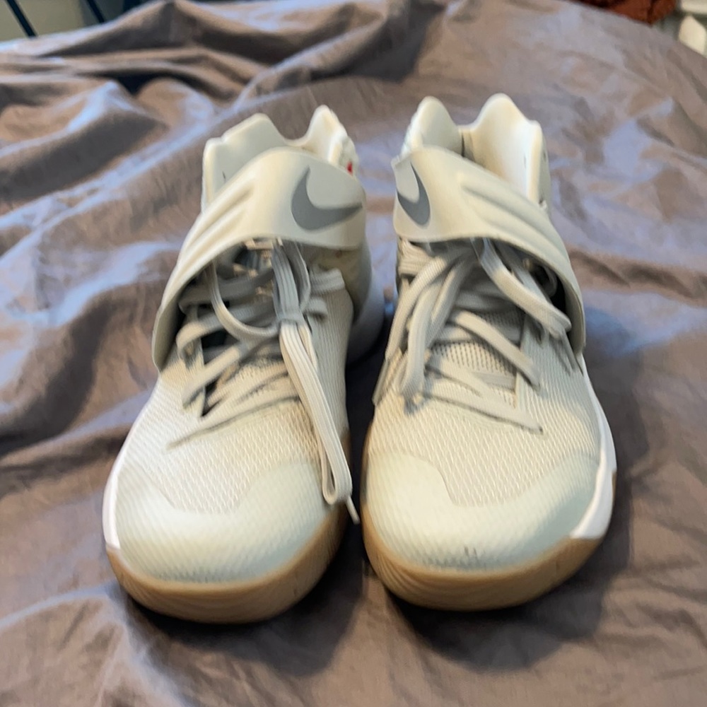 Nike Kyrie 2 Bone